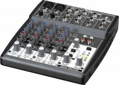 BEHRINGER 802 микшер, 2 микрофонный предусилитель 4 линейных входа, эквалайзер