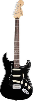 Fender DELUXE STRAT PF BLK электрогитара с чехлом